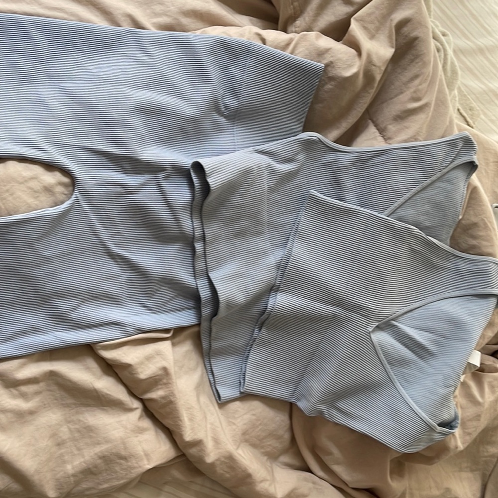 Ribbed workout set, with two top (1 s/m, 1 m/L) never worn